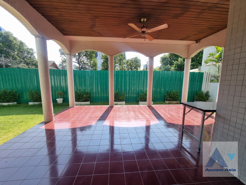 18  3 br House For Rent in Sukhumvit ,Bangkok BTS Phra khanong AA36963