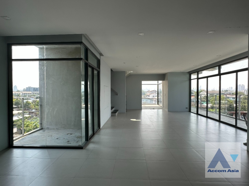  1  Building for rent and sale in Pattanakarn ,Bangkok BTS On Nut AA36968