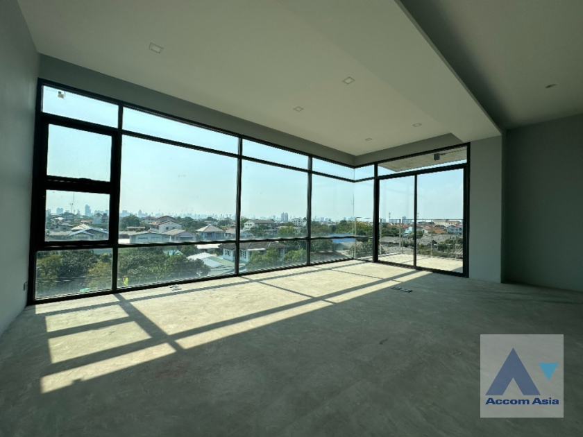  1  Building for rent and sale in Pattanakarn ,Bangkok BTS On Nut AA36968