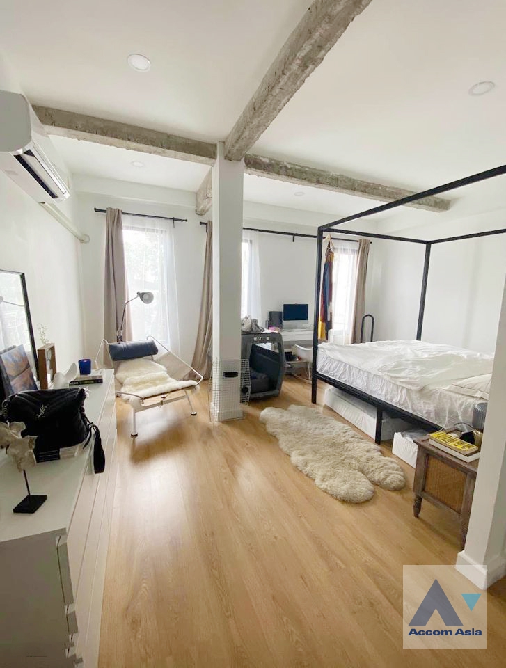 4  3 br House For Rent in Pattanakarn ,Bangkok BTS On Nut AA36977