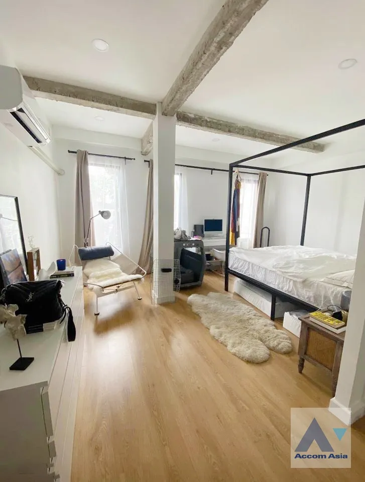 4  3 br House For Rent in Pattanakarn ,Bangkok BTS On Nut AA36977