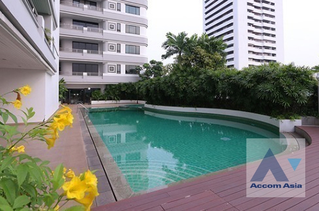 2  4 br Apartment For Rent in Sukhumvit ,Bangkok BTS Ekkamai at High-Rise Living with a Large Balcony Apartment in Ekkamai AA36990