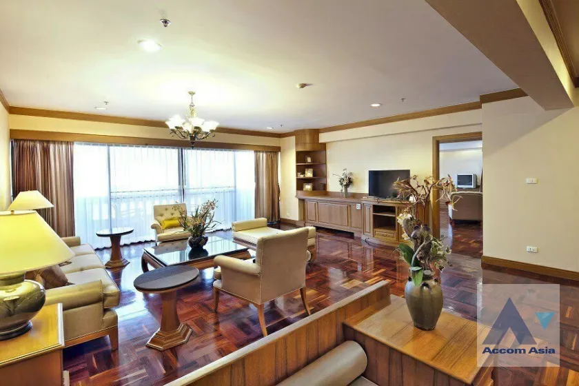 unit 4 Bedrooms  Apartment For Rent in Sukhumvit, Bangkok  near BTS Phrom Phong (AA36991)