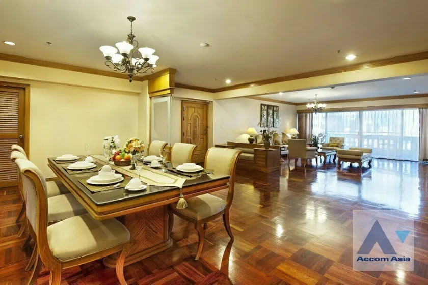 unit 4 Bedrooms  Apartment For Rent in Sukhumvit, Bangkok  near BTS Phrom Phong (AA36991)
