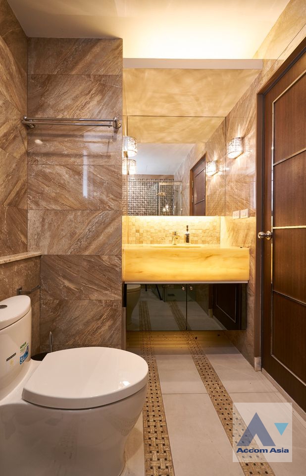 8  2 br Condominium For Sale in  ,Bangkok BTS Phaya Thai at Pathumwan Resort AA36995