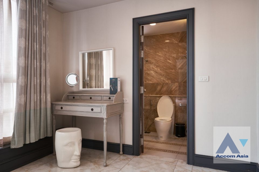 12  2 br Condominium For Sale in  ,Bangkok BTS Phaya Thai at Pathumwan Resort AA36995