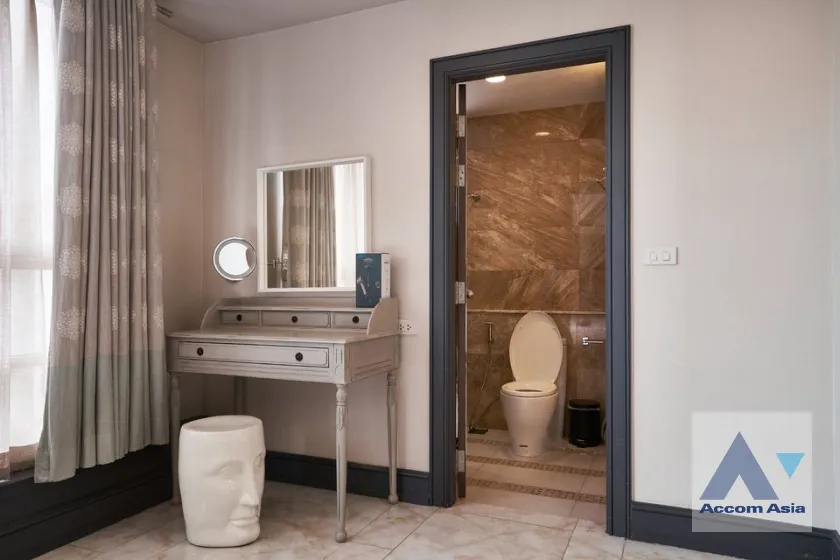 12  2 br Condominium For Sale in  ,Bangkok BTS Phaya Thai at Pathumwan Resort AA36995