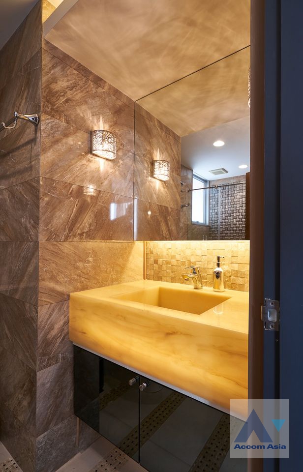 14  2 br Condominium For Sale in  ,Bangkok BTS Phaya Thai at Pathumwan Resort AA36995