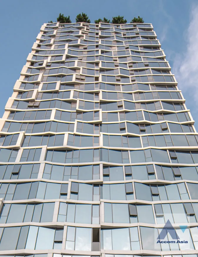 unit 3 Bedrooms  Condominium For Sale in Ploenchit, Bangkok  near BTS Chitlom (AA36998)