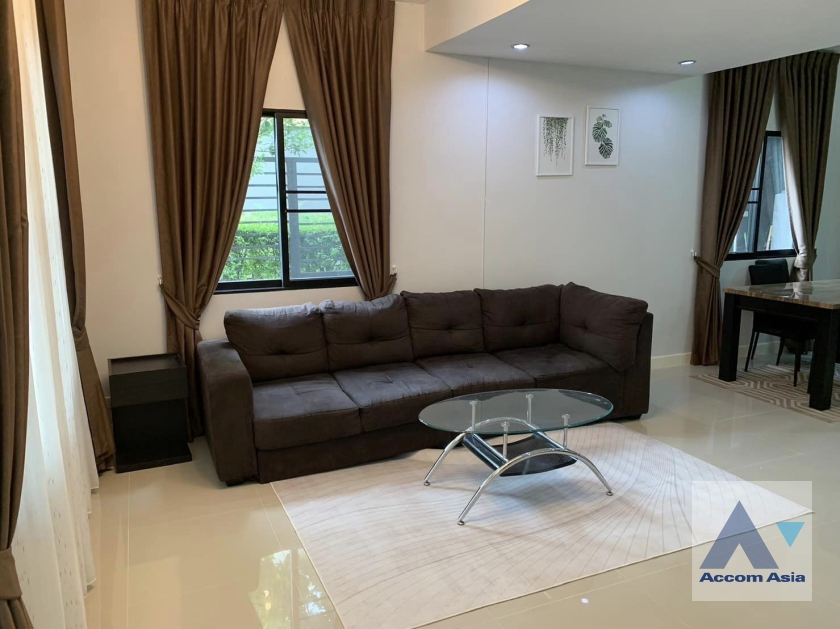 unit 3 Bedrooms  Townhouse For Rent in Petchkasem, Bangkok  (AA37011)