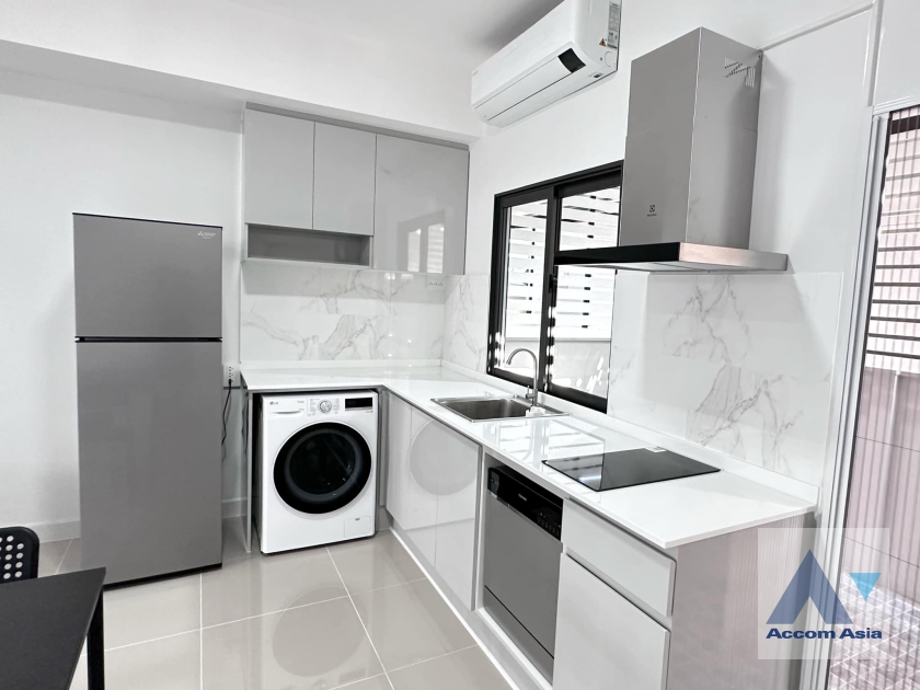 4  3 br Townhouse For Rent in Samutprakan ,Samutprakan  at House AA37034