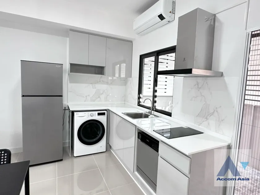 4  3 br Townhouse For Rent in Samutprakan ,Samutprakan  at House AA37034