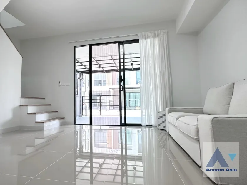 unit 3 Bedrooms  Townhouse For Rent in Samutprakan, Samutprakan  (AA37034)