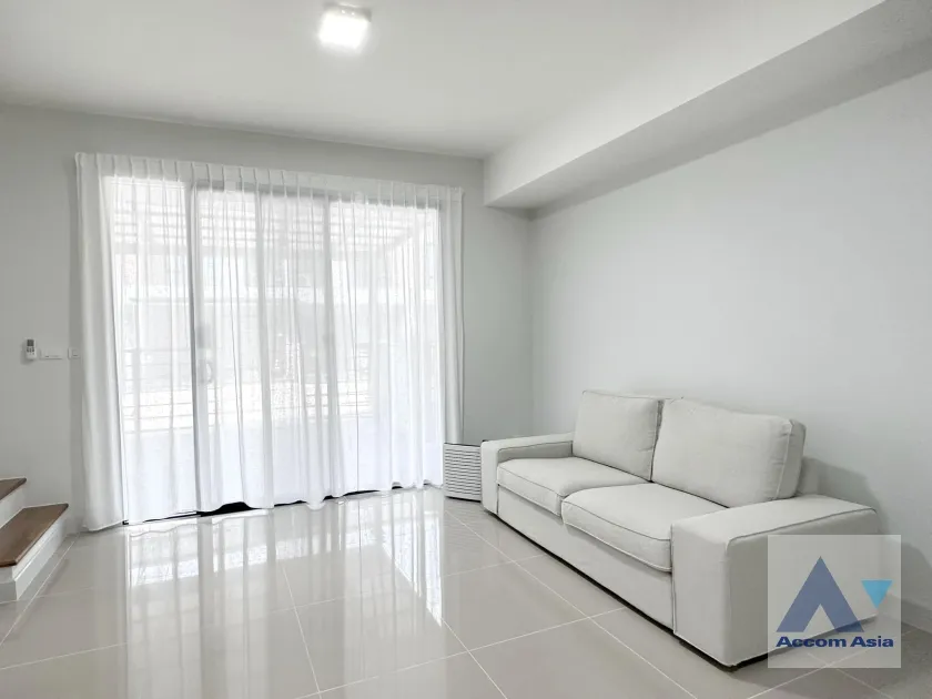 unit 3 Bedrooms  Townhouse For Rent in Samutprakan, Samutprakan  (AA37034)