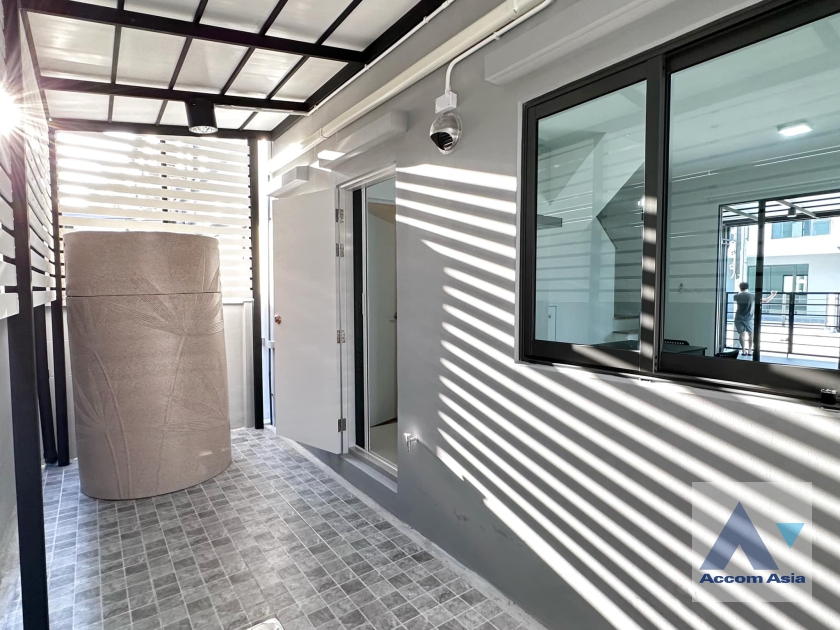 11  3 br Townhouse For Rent in Samutprakan ,Samutprakan  at House AA37034