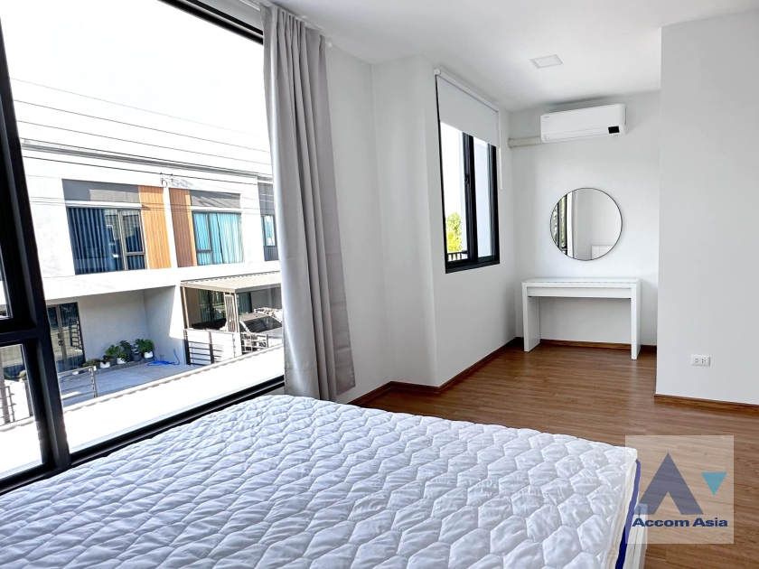 6  3 br Townhouse For Rent in Samutprakan ,Samutprakan  at House AA37034