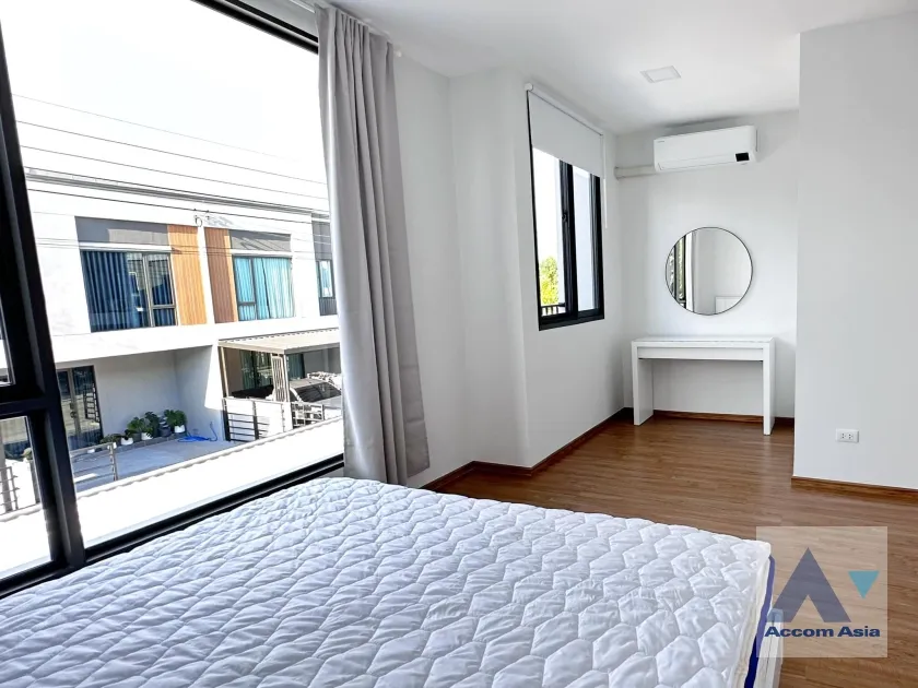 6  3 br Townhouse For Rent in Samutprakan ,Samutprakan  at House AA37034