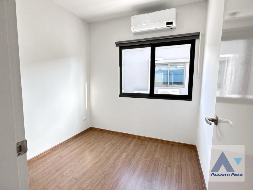 8  3 br Townhouse For Rent in Samutprakan ,Samutprakan  at House AA37034