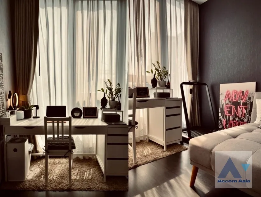 unit 2 Bedrooms  Condominium For Sale in Ratchadaphisek, Bangkok  near MRT Phetchaburi (AA37053)