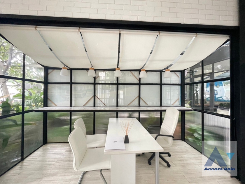 4  Shophouse For Rent in Ploenchit ,Bangkok BTS Ratchadamri AA37064