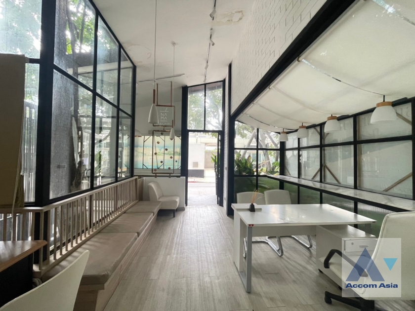 8  Shophouse For Rent in Ploenchit ,Bangkok BTS Ratchadamri AA37064