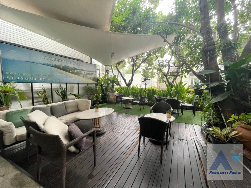 13  Shophouse For Rent in Ploenchit ,Bangkok BTS Ratchadamri AA37064