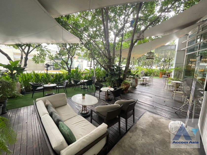 12  Shophouse For Rent in Ploenchit ,Bangkok BTS Ratchadamri AA37064