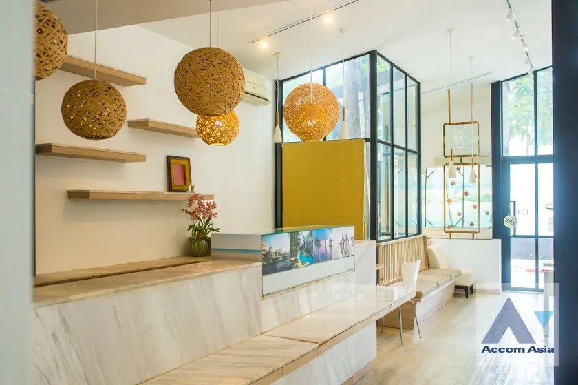 unit Shophouse For Rent in Ploenchit, Bangkok  near BTS Ratchadamri (AA37066)