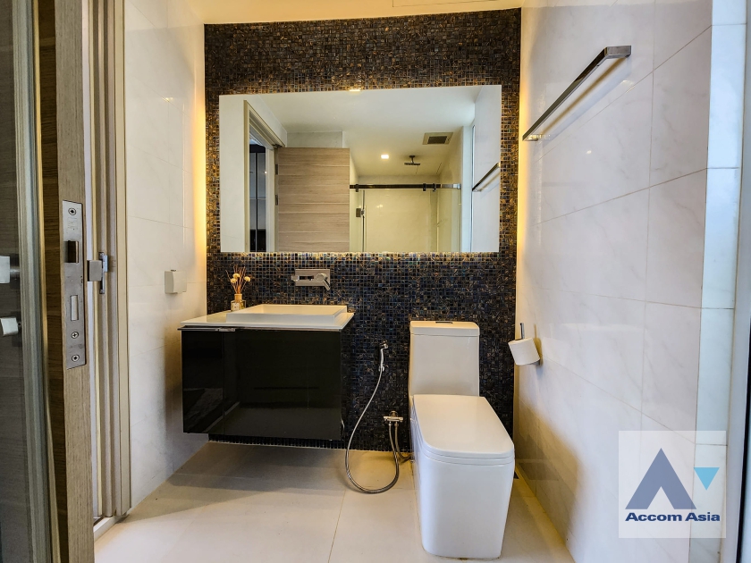 11  2 br Condominium for rent and sale in Silom ,Bangkok BTS Surasak at The Room Sathorn Pan Road AA37069