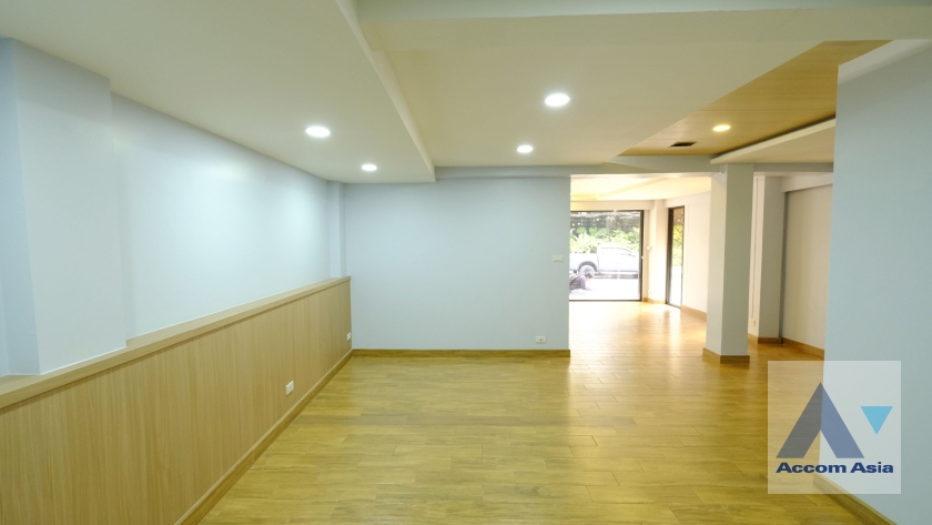 6  Shophouse For Rent in Ploenchit ,Bangkok BTS Chitlom AA37094