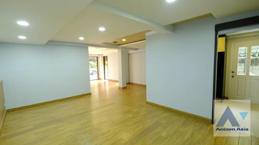 unit Shophouse For Rent in Ploenchit, Bangkok  near BTS Chitlom (AA37094)