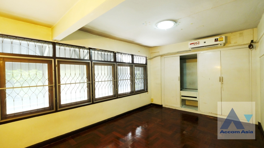 14  Shophouse For Rent in Ploenchit ,Bangkok BTS Chitlom AA37094