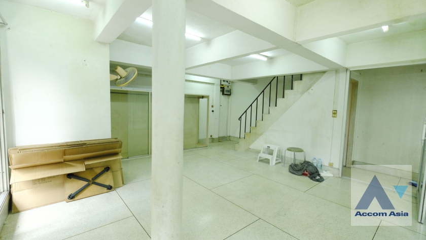 11  Shophouse For Rent in Ploenchit ,Bangkok BTS Chitlom AA37094