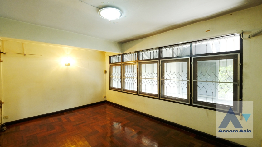 13  Shophouse For Rent in Ploenchit ,Bangkok BTS Chitlom AA37094