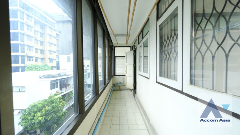 17  Shophouse For Rent in Ploenchit ,Bangkok BTS Chitlom AA37094