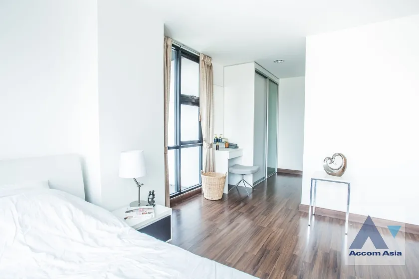 unit 1 Bedroom  Condominium For Sale in Sukhumvit, Bangkok  near BTS Ekkamai (AA37104)