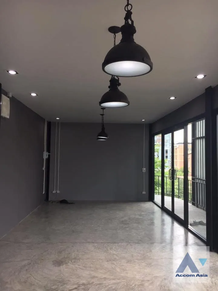 unitOffice |  Building For Rent in Ratchadaphisek, Bangkok  near MRT Ratchadaphisek (AA37108)