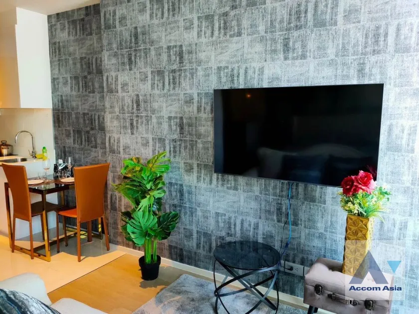 unit 1 Bedroom  Condominium For Sale in Silom, Bangkok  near BTS Chong Nonsi (AA37123)