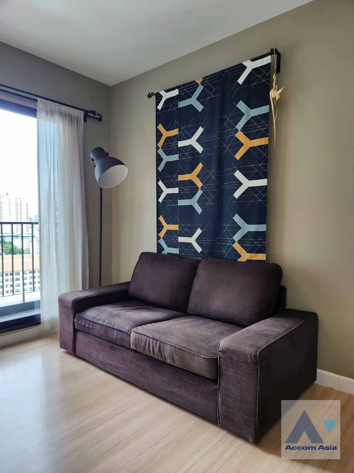 unit 1 Bedroom  Condominium For Sale in Sathorn, Bangkok  near BTS Chong Nonsi (AA37124)