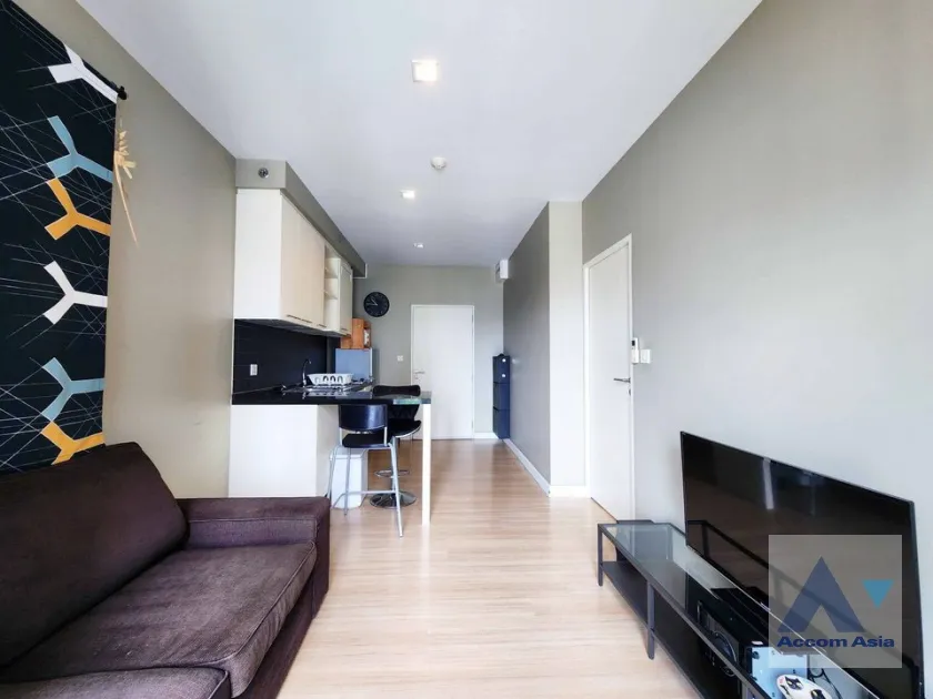 unit 1 Bedroom  Condominium For Sale in Sathorn, Bangkok  near BTS Chong Nonsi (AA37124)