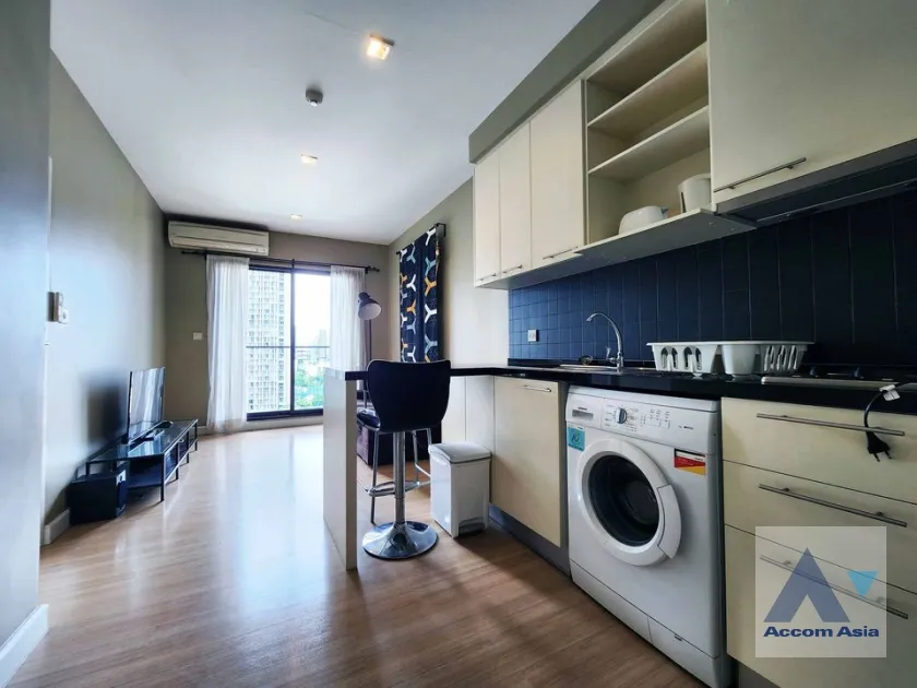 unit 1 Bedroom  Condominium For Sale in Sathorn, Bangkok  near BTS Chong Nonsi (AA37124)