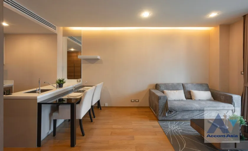 unit 1 Bedroom  Condominium For Sale in Silom, Bangkok  near BTS Chong Nonsi (AA37138)