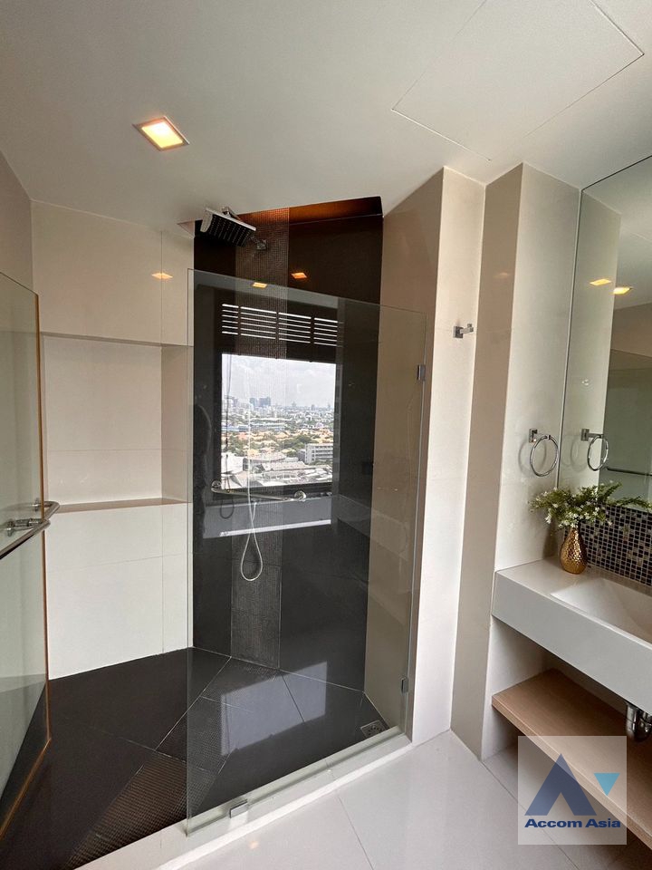 5  1 br Condominium For Sale in Sukhumvit ,Bangkok BTS Phra khanong at Rhythm Sukhumvit 44/1   AA37146