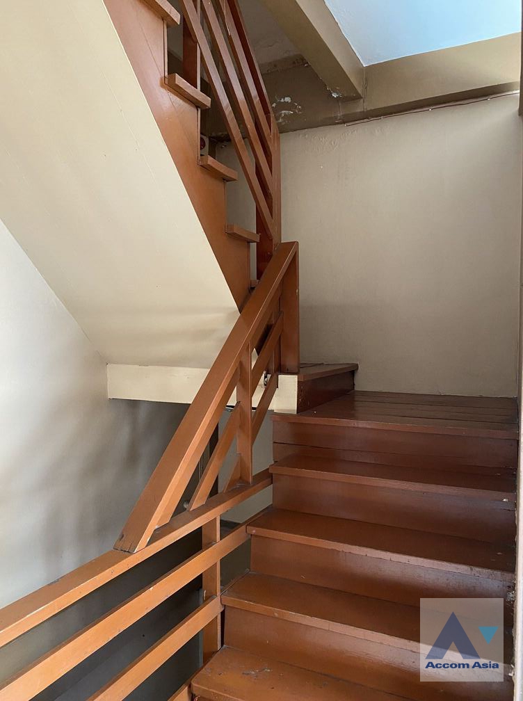 5  Building For Rent in Sathorn ,Bangkok BTS Saint Louis AA37157