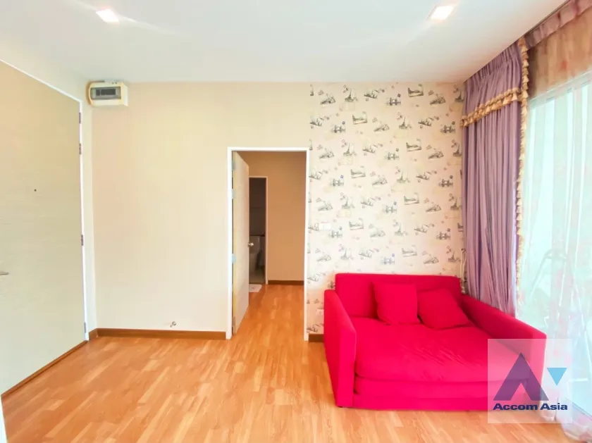 unit 1 Bedroom  Condominium For Sale in Bang Na, Bangkok  near BTS Bang Na (AA37191)