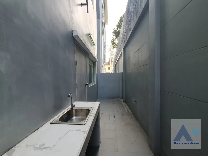 42  4 br Townhouse For Rent in Sukhumvit ,Bangkok BTS Punnawithi at Hallmark 2 Prestige Sukhumvit 64 AA37207