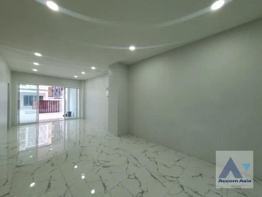  1  4 br Townhouse For Rent in Sukhumvit ,Bangkok BTS Punnawithi at Hallmark 2 Prestige Sukhumvit 64 AA37207