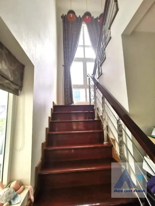 unit 4 Bedrooms  House For Sale in Phaholyothin, Bangkok  (AA37215)