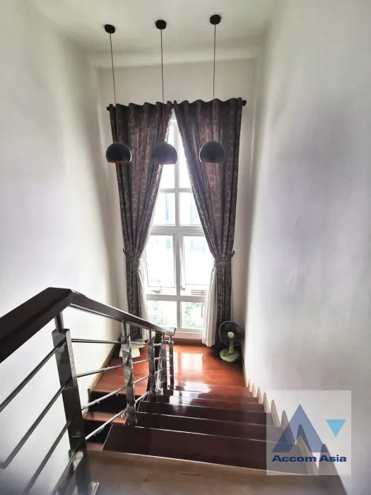 unit 4 Bedrooms  House For Sale in Phaholyothin, Bangkok  (AA37215)