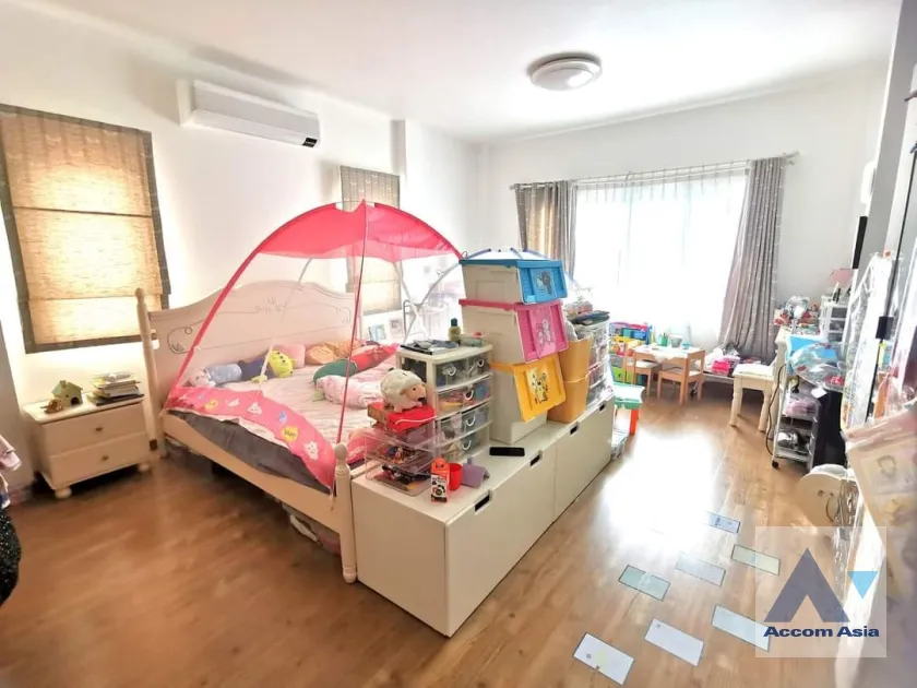 unit 4 Bedrooms  House For Sale in Phaholyothin, Bangkok  (AA37215)